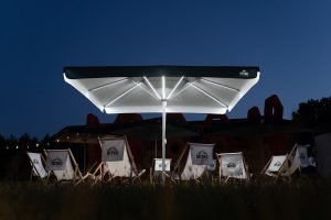 Parasol reklamowy LED noca